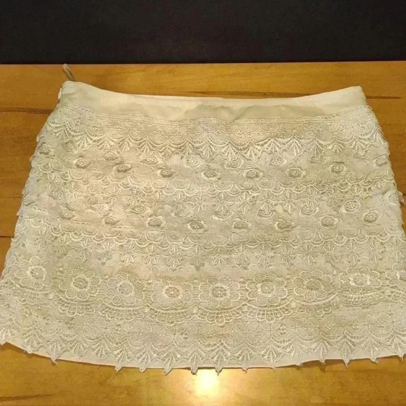 NWOT Women's Sans Souci mini skirt cream color size medium - Picture 5 of 6